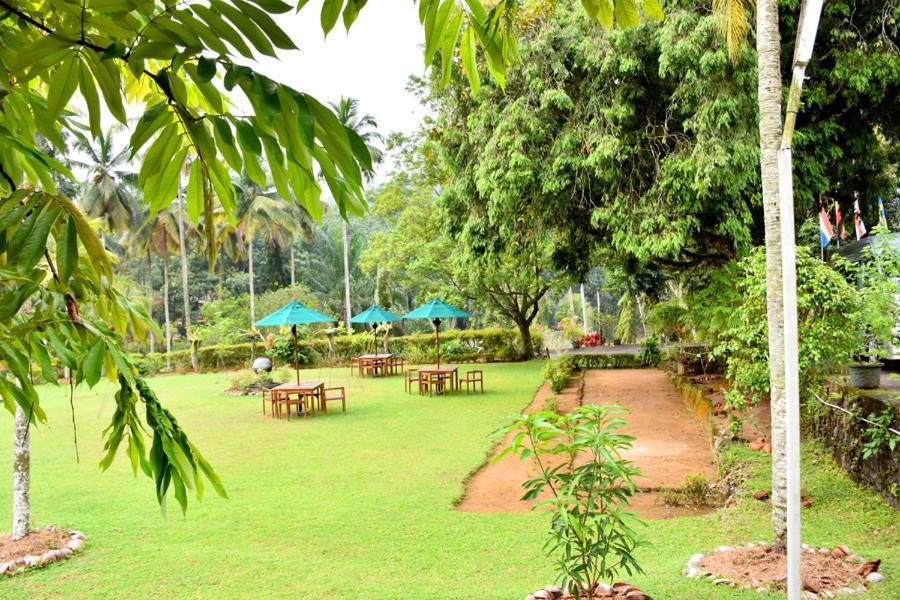 Ratnaloka Tour Inns Ratnapura Exterior foto